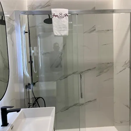 H. Pelayo Autocheck-in Con Jacuzzi מלון