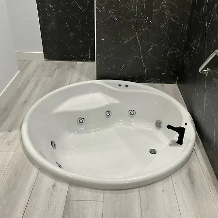 H. Pelayo Autocheck-in Con Jacuzzi * נוחה