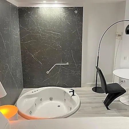 H. Pelayo Autocheck-in Con Jacuzzi מלון *