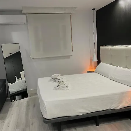 H. Pelayo Autocheck-in Con Jacuzzi *